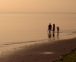 Familienspaziergang am nördlichen Strand von Baltrum